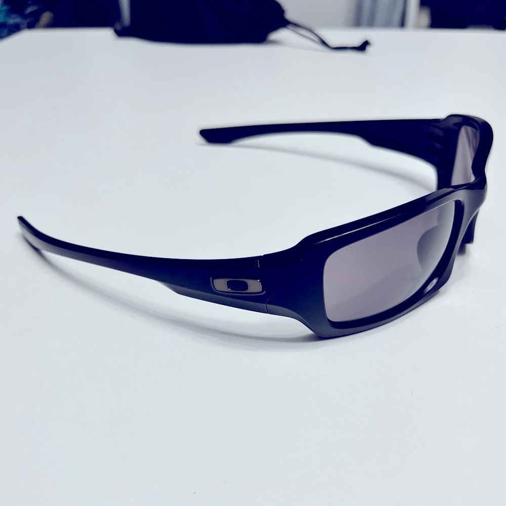 Oakley SI Fives Squared matte black with warm grey lenses - Picture 2 of 13